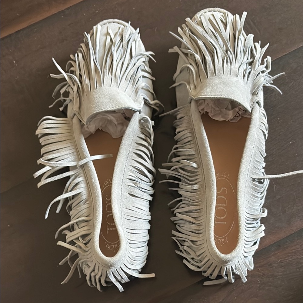 Tod's Gray Moccasins with Fringe Detailing